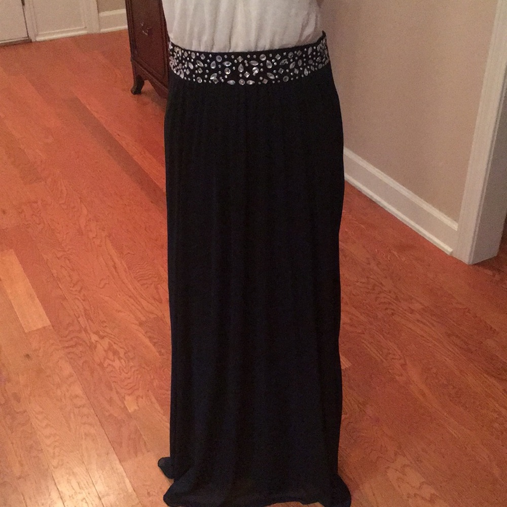 Black and white halter formal gown Large - Picture 3 of 5
